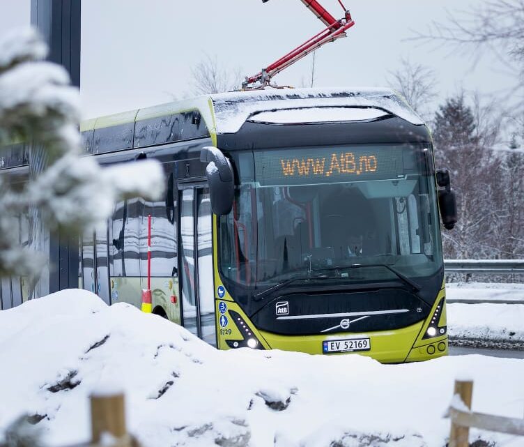 Volvo Buses entrega autobuses eléctricos al operador en la zona más al norte del mundo