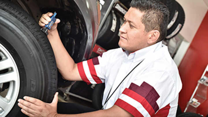 Bridgestone te dice qué revisar en tus neumáticos para garantizar su máximo desempeño
