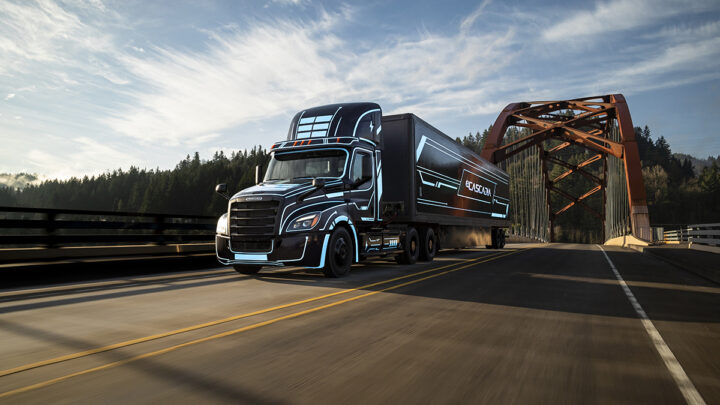 Daimler Trucks abre lista de pedidos para sus primeros camiones eléctricos Freightliner eCascadia y eM2