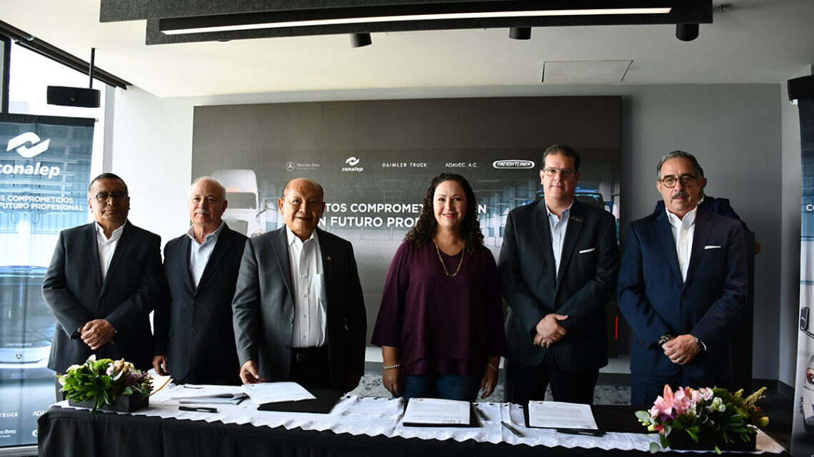 Daimler Truck México comprometida con el futuro profesional del país a través de su Asociación de Distribuidores