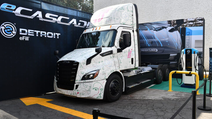 Daimler Truck México entrega primer tractocamión eléctrico