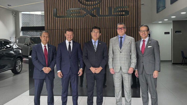 Embajador de Japón en México elige a Lexus como vehículo oficial