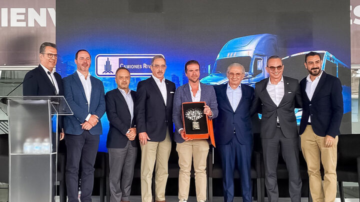 Camiones Rivera inaugura nueva distribuidora de Freightliner y MBA