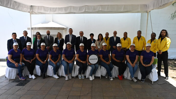 Volvo Buses lanza programa de conductoras de autobuses Volvo