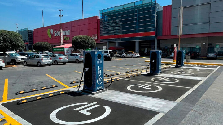 Soriana y FAZT inauguran nuevas estaciones de carga ultrarrápida