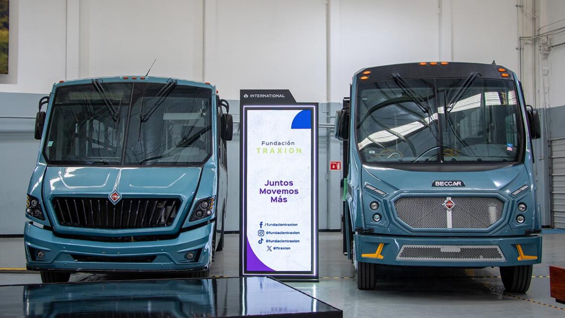 International Motors México dona nuevos autobuses
