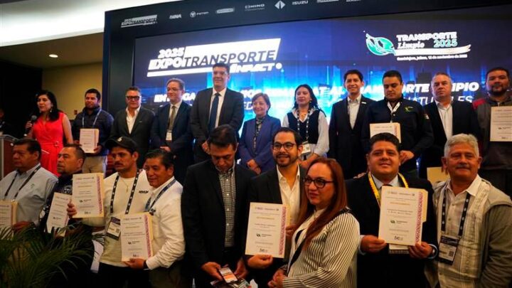 Reconoce SEMARNAT a Autotransportes El Bisonte por liderazgo ambiental en el Programa Transporte Limpio