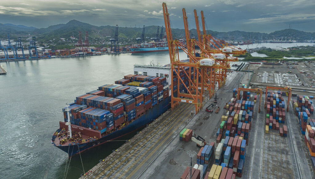 Astom-Puerto-de-Manzanillo